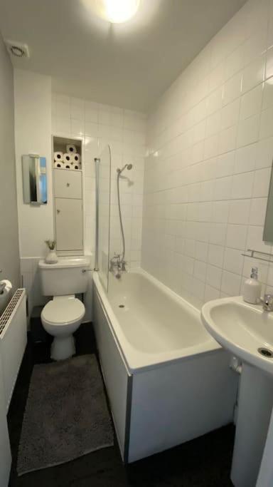 2 Bedroom Flat In Camberwell Green - Central Location With Excellent Connections To Tourist Attractions And Main London Airports Extérieur photo